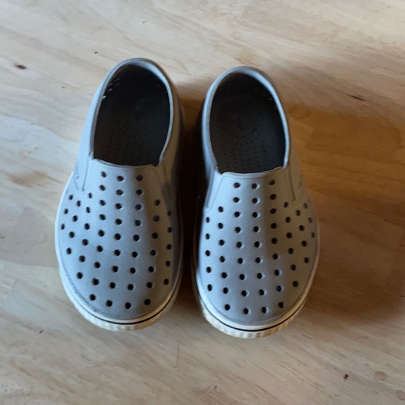 Native Shoes - Picture 1 of 3